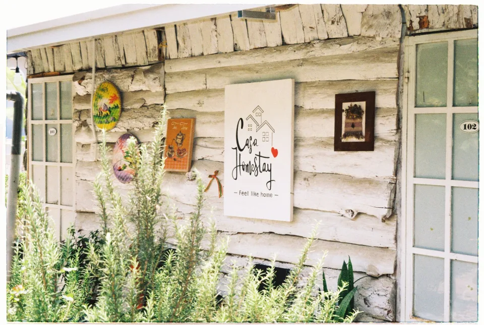 Góc ban công trước khi sắp xếp lại — sau